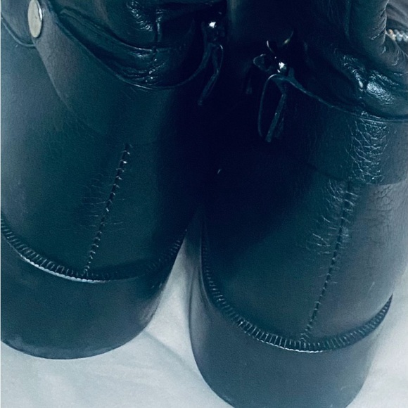 MICHAEL KORS
Black Leather Tall Carney
Studded
Riding Boots
Beautiful Condition - Picture 6 of 7